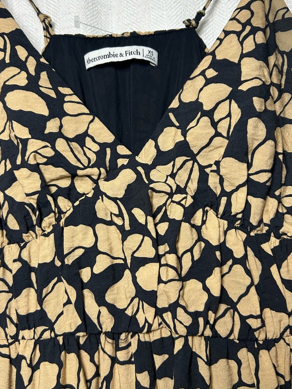 Abercrombie & Fitch Black Maxi Dress with Beige Leaf Print - Picture 3 of 11
